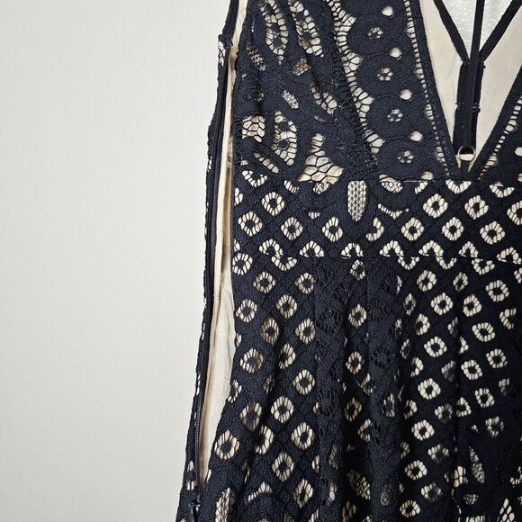 Free People 4 Mini Dress Black Lace Overlay Boho Going Out Event Babydoll V Neck - Picture 5 of 7
